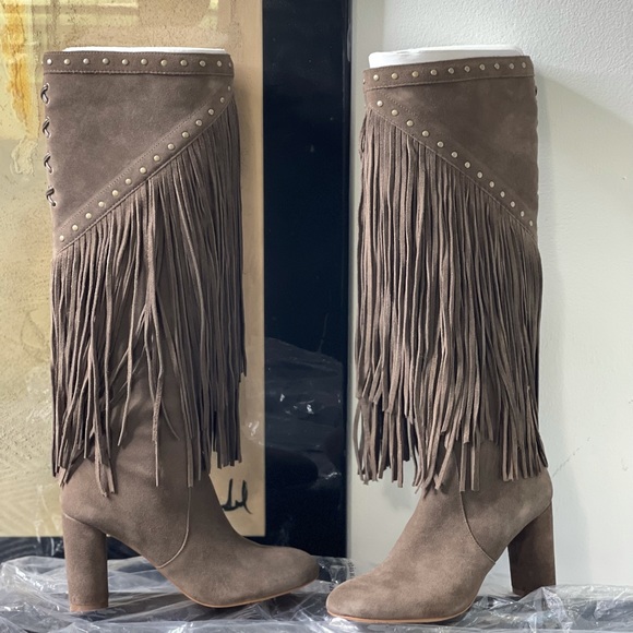 Boots - Picture 7 of 8